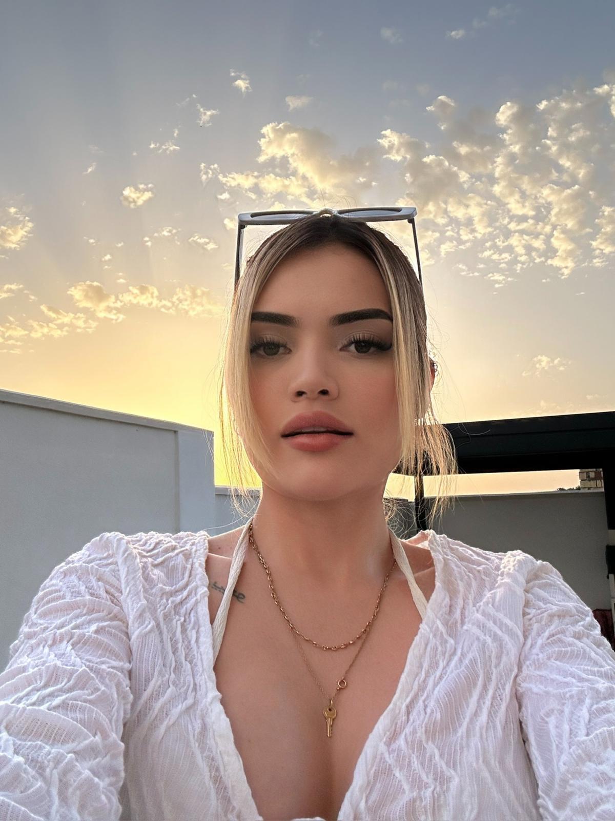 Escort - CHLOE - Ibiza Tops